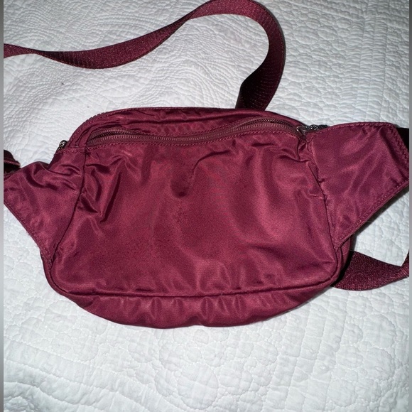 Lululemon Everywhere Belt Bag *1L
Cassis - Picture 7 of 10